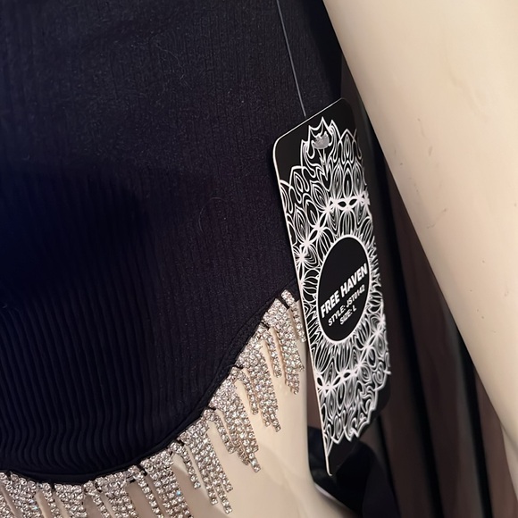 Crop top with crystals - Picture 3 of 4